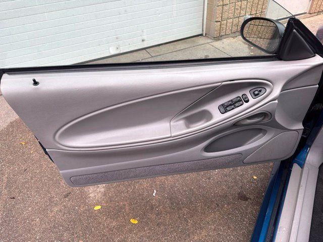 Used 1999 Ford Mustang Convertible RWD image 9
