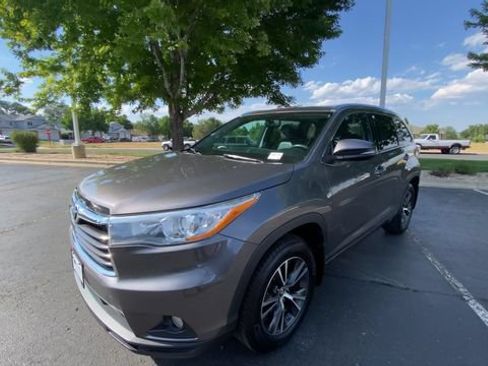 Used 2016 Toyota Highlander XLE AWD/4WD image 4