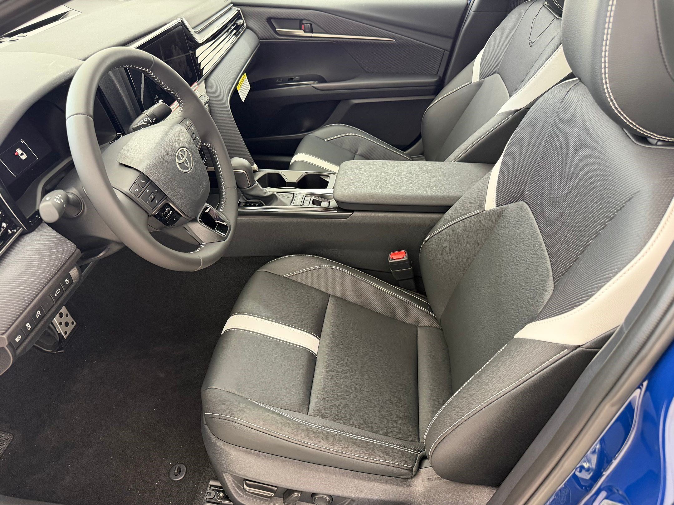 Used 2026 Toyota Camry SE w/ Convenience Package FWD image 5