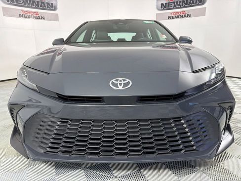 Used 2025 Toyota Camry SE image 8