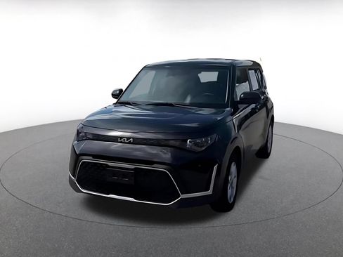 Used 2025 Kia Soul LX w/ LX Technology Package FWD image 4