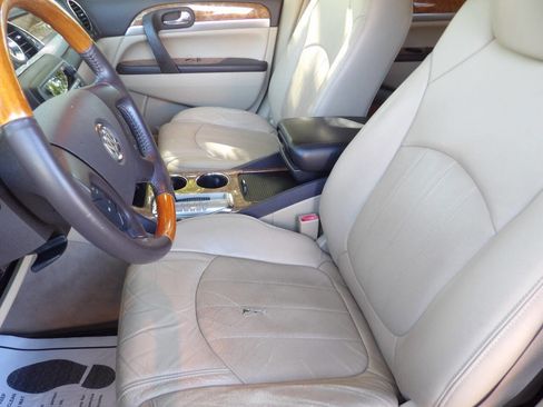Used 2011 Buick Enclave CXL image 20