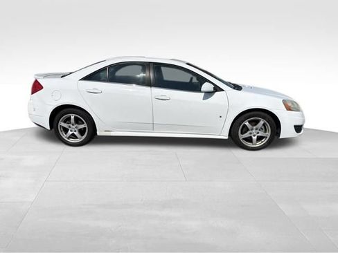 Used 2009 Pontiac G6 Sedan w/ Sport Package 2 FWD image 12