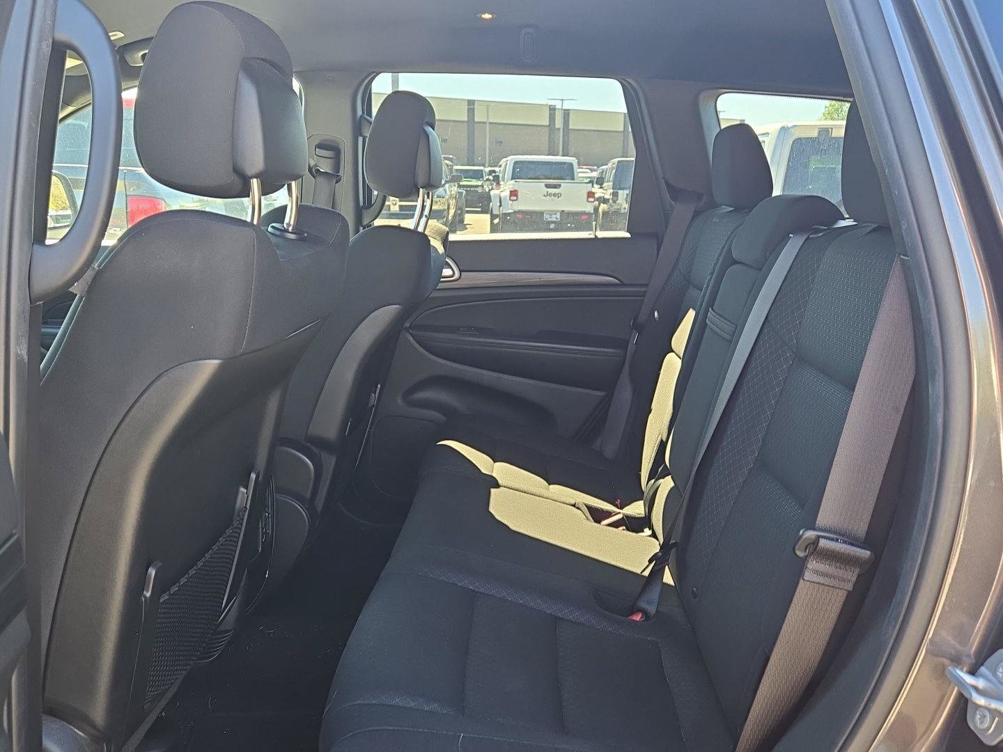 Used 2020 Jeep Grand Cherokee Laredo RWD image 14