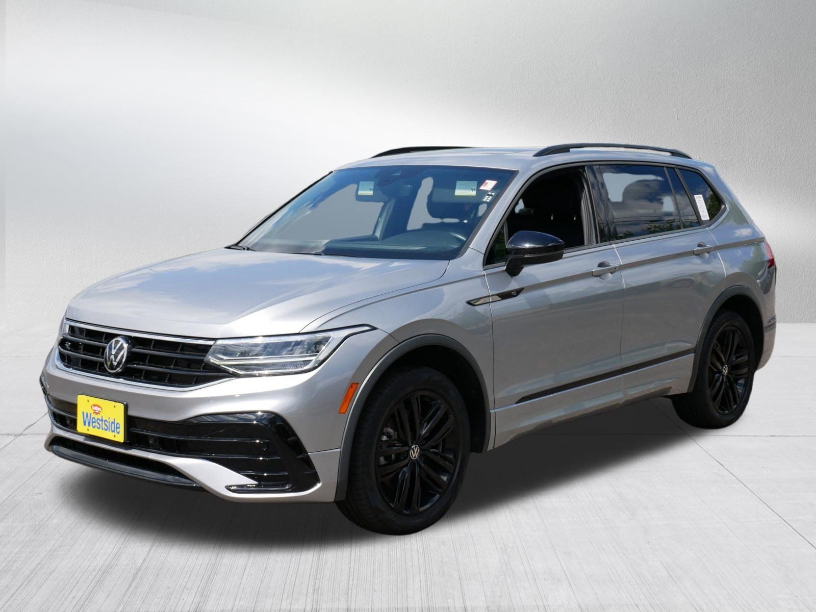 Certified 2022 Volkswagen Tiguan SE R-Line AWD/4WD image 4