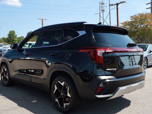 Used 2024 Kia Seltos EX FWD image 3