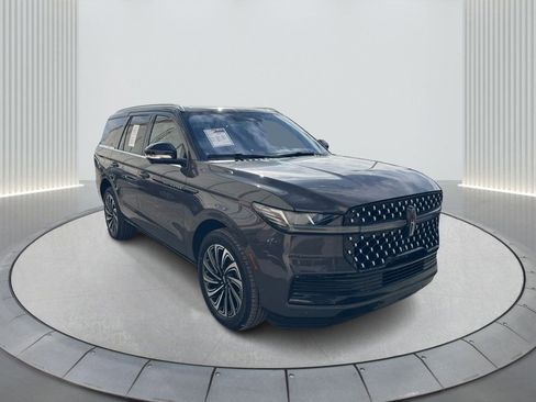 Used 2025 Lincoln Navigator Black Label image 2