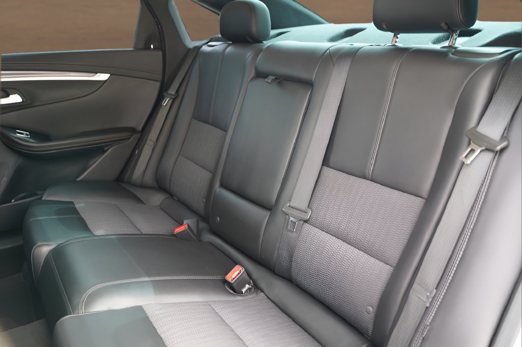 Used 2018 Chevrolet Impala LT FWD image 30