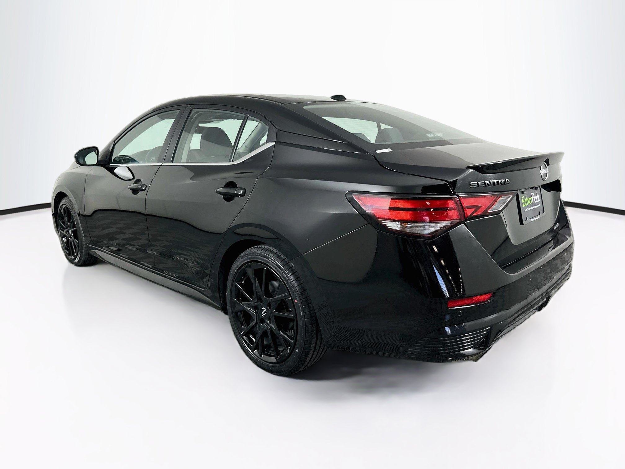 Used 2025 Nissan Sentra SR w/ Midnight Edition FWD image 5