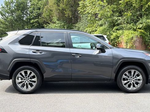 Used 2021 Toyota RAV4 XLE Premium AWD/4WD image 4
