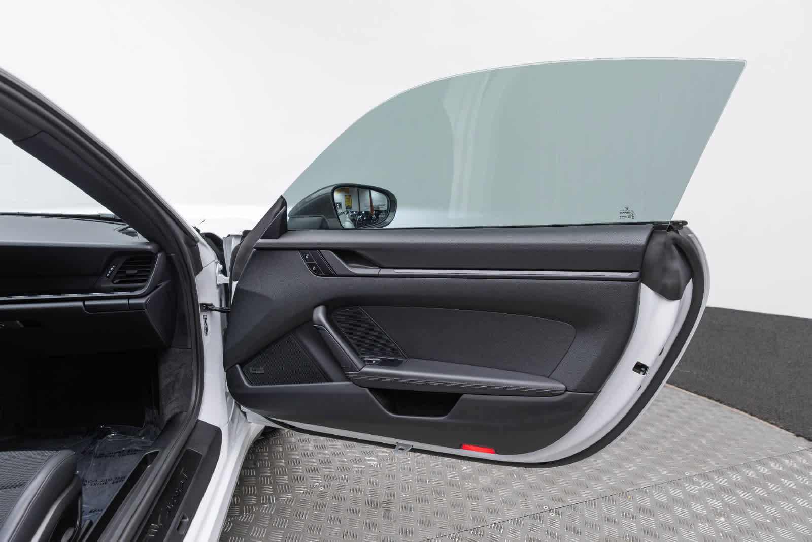 Used 2024 Porsche 911 Carrera T RWD image 39