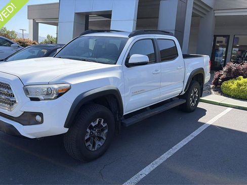 Used 2016 Toyota Tacoma TRD Off-Road AWD/4WD image 1