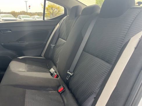 Used 2021 Nissan Versa SV image 7