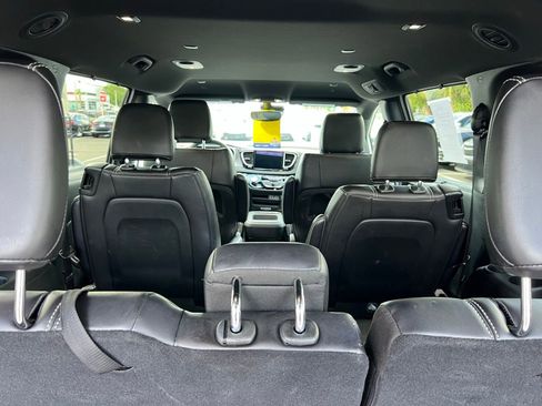 Used 2025 Chrysler Pacifica Select FWD image 19