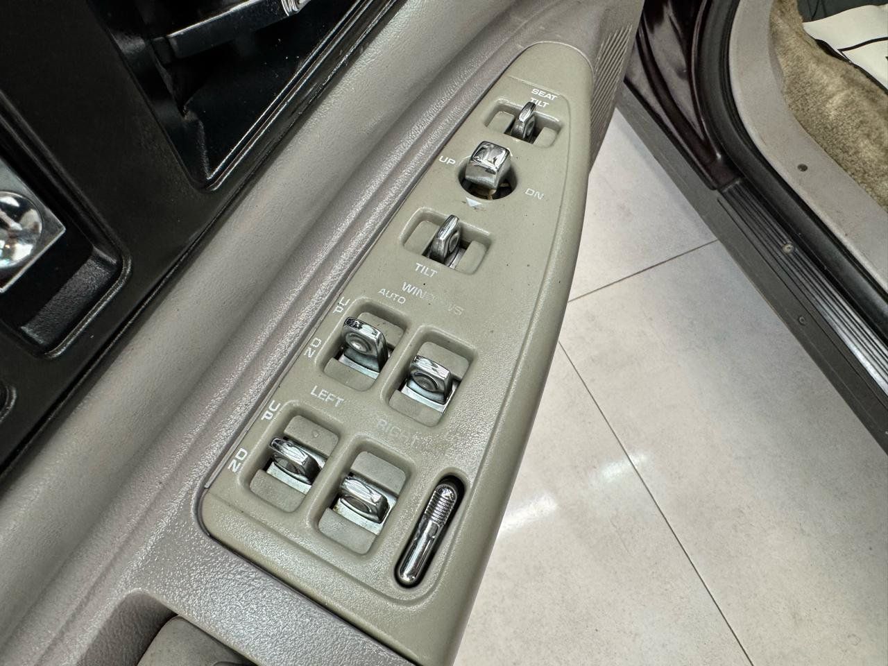 Used 1996 Chevrolet Impala SS RWD image 12