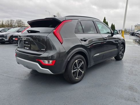 Used 2023 Kia Niro EX w/ EX Cold Weather Package image 4