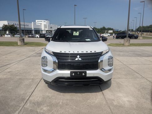 Used 2024 Mitsubishi Outlander SE Black Edition FWD image 8