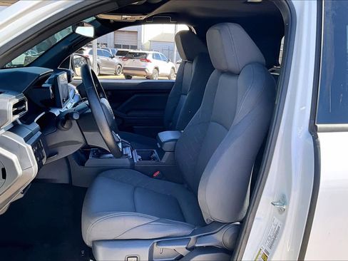 Used 2024 Toyota Tacoma SR image 8