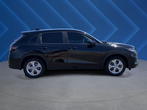 Used 2023 Honda HR-V LX image 2