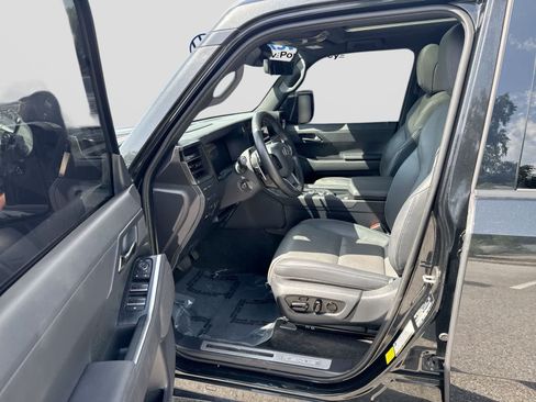 Used 2025 Lexus GX 550 w/ Accessory Package (2T) AWD/4WD image 10