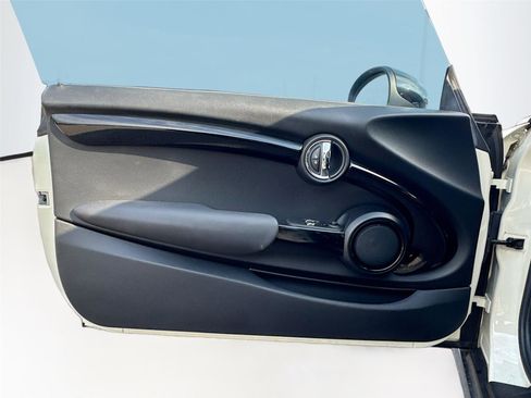 Used 2017 MINI Cooper S image 6