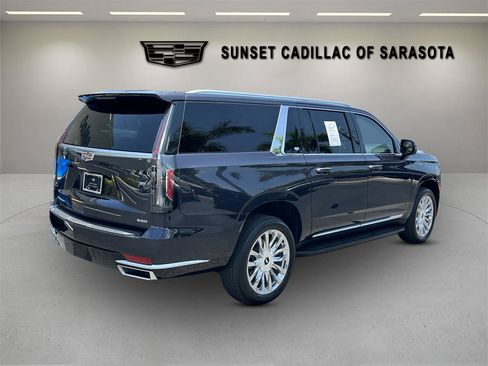 Used 2023 Cadillac Escalade ESV Premium Luxury AWD/4WD image 4