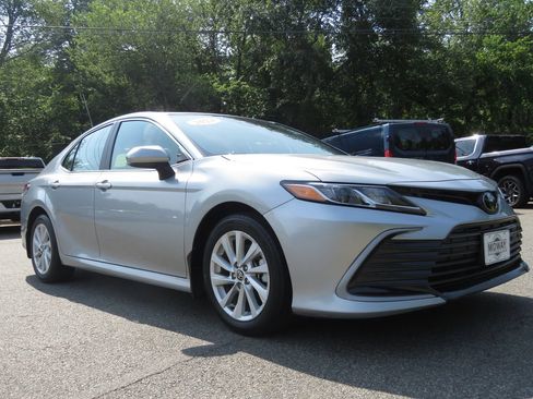 Used 2024 Toyota Camry LE AWD/4WD image 3