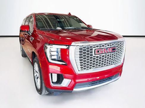 Used 2021 GMC Yukon XL Denali w/ Denali Premium Package AWD/4WD image 3