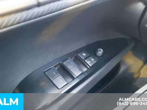 Used 2025 Toyota Camry SE image 32