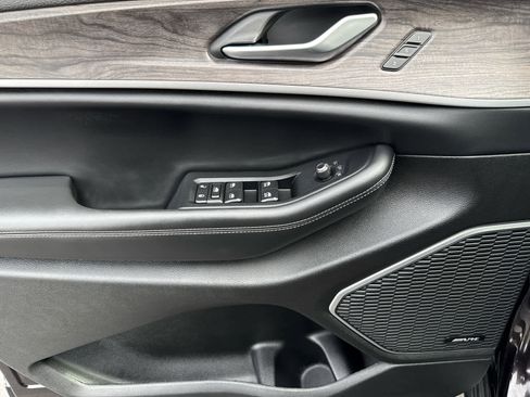 Used 2023 Jeep Grand Cherokee L Limited w/ Luxury Tech Group II image 10