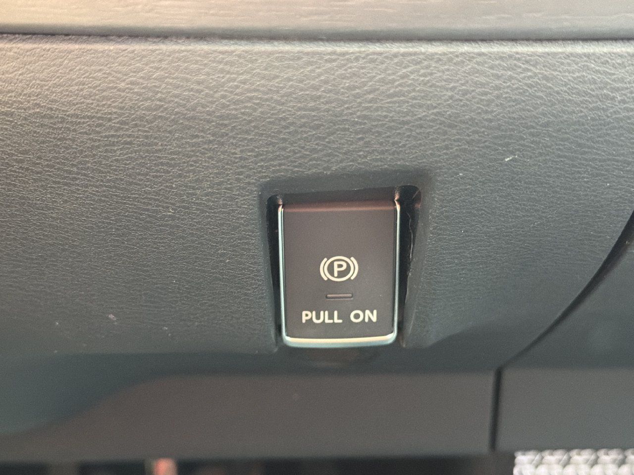 Certified 2023 Nissan Ariya FWD image 7