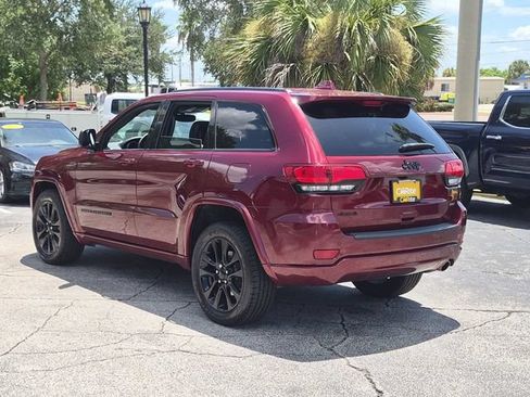 Used 2019 Jeep Grand Cherokee Altitude AWD/4WD image 7