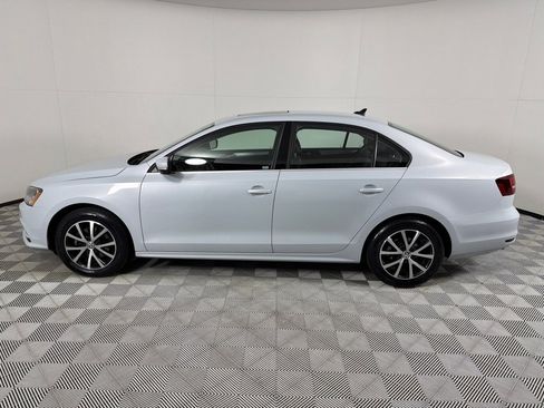 Used 2017 Volkswagen Jetta SE image 8