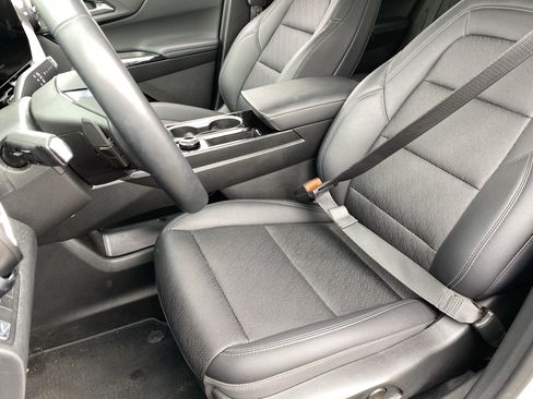 Used 2026 Chevrolet Equinox LT w/ Convenience Package II FWD image 16