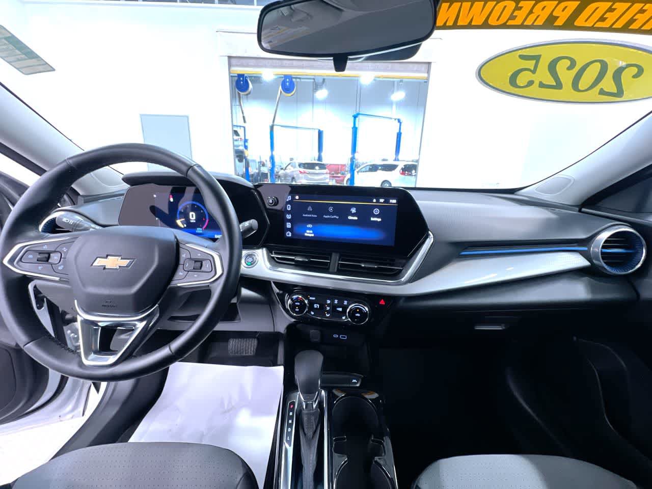 Used 2025 Chevrolet Trax LT w/ Driver Confidence Package FWD image 23