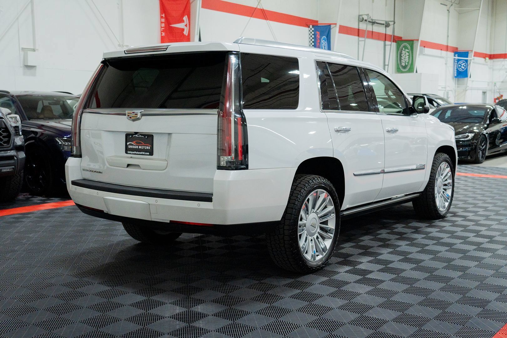 Used 2016 Cadillac Escalade Platinum AWD/4WD image 8