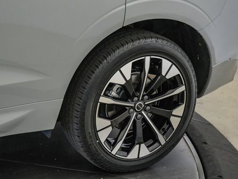 Certified 2026 Volvo XC60 B5 Plus w/ Climate Package PRO AWD/4WD image 11
