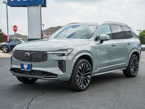 New 2026 Volvo XC90 T8 Plus w/ Protection Package Premier AWD/4WD image 3
