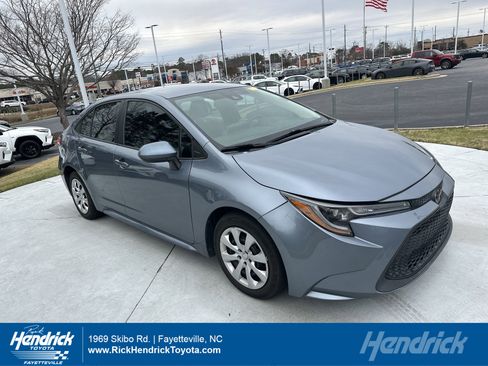 Used 2021 Toyota Corolla LE image 1