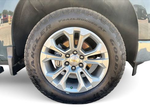 Certified 2025 Chevrolet Silverado 1500 LTZ AWD/4WD image 34
