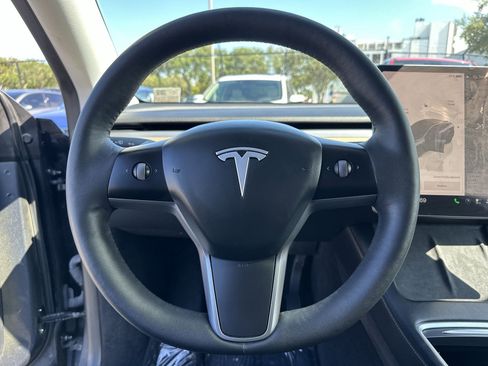 Used 2023 Tesla Model Y Long Range AWD/4WD image 11