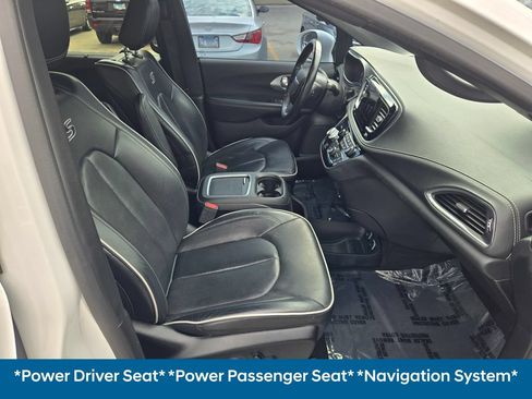 Used 2019 Chrysler Pacifica Limited w/ Advanced Safetytec Group FWD image 11