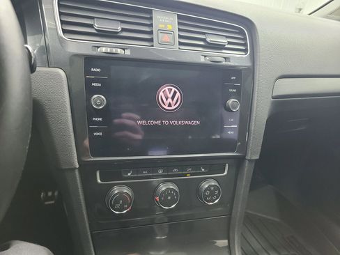 Used 2018 Volkswagen Golf SE FWD image 26