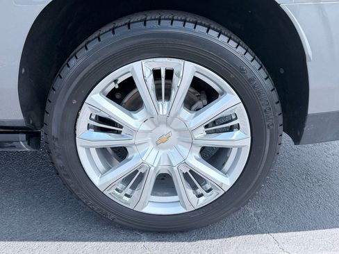 Used 2021 Chevrolet Suburban High Country AWD/4WD image 38