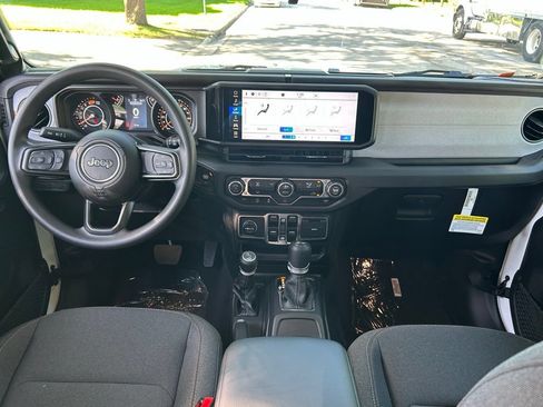 Used 2025 Jeep Wrangler Unlimited Sport AWD/4WD image 10