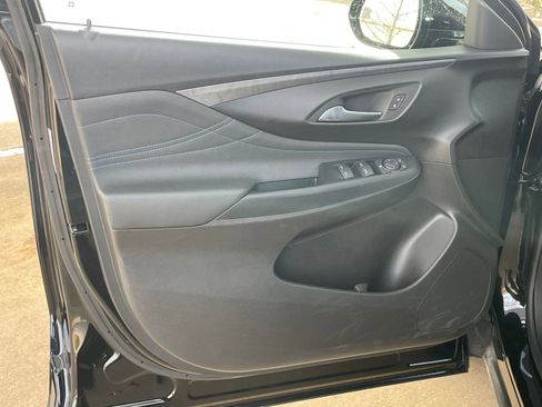 Used 2025 Buick Envista Sport Touring image 20