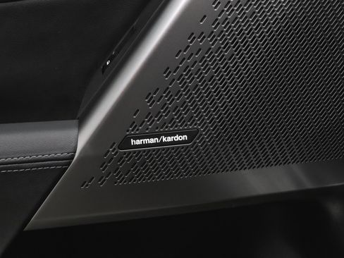 Used 2025 BMW 540i xDrive image 16