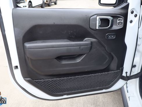 Used 2025 Jeep Gladiator Rubicon w/ Steel Bumper Group AWD/4WD image 12