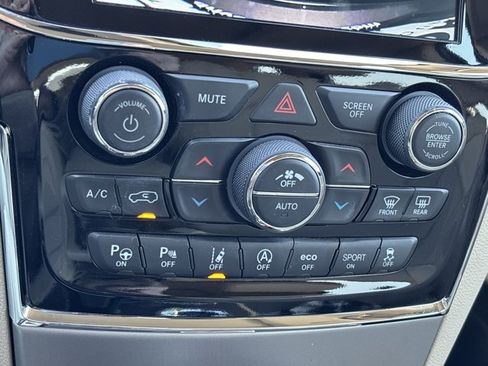 Used 2020 Jeep Grand Cherokee Limited w/ Luxury Group II image 34