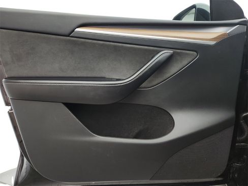 Used 2023 Tesla Model Y Long Range image 19